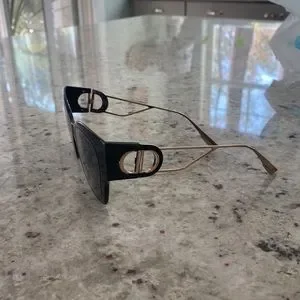 Dior sunglasses. Worn but in perfect condition Dior | Accessories | Dior Sunglasses Worn But In Perfect  main image 2